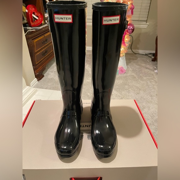 Hunter Shoes - Hunter Original Refined Tall Gloss Waterproof Rain Boots in Black